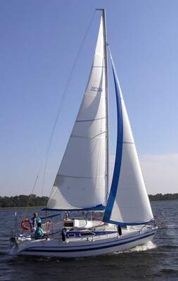 TES 678 från TES Yacht, konstruerad av Tomasz Siwik, under segel.