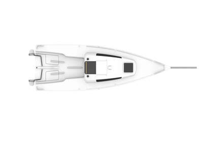 Däcklayout för Beneteau First 24 med dubbla roder och infällbar köl.