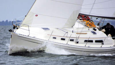 Hanse 341 från HanseYachts under segel.