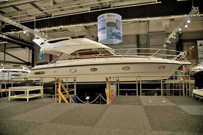 Nord West 430 Flybridge, komplett exteriör på mässan.