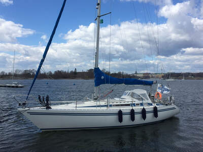 Finngulf 36 vid Särkkä i Helsingfors, fotograferad från styrbordssidan. Foto: Jukka