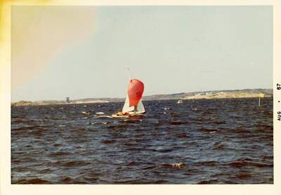 Stjärna 66-båten nr 526 Skvätt II seglar mot rundningsmärket 1967. Foto: Roger Eliasson