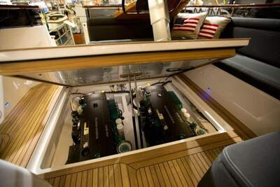 Motorinstallationen i Nord West 430 Flybridge.