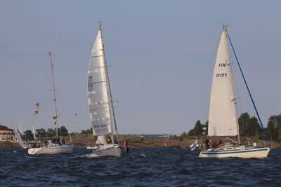 Sweden Yachts 340, S/Y Havsörnen, i kappseglingsfältet under Helsingfors–Tallinn-regattan 2016. Foto: Jukka / Jukk_a