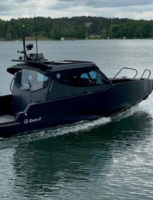 G-Force 8 Cabin i närbild från fören.
