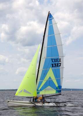 Hobie Cat 18-katamaran under segling. Foto: Ahunt