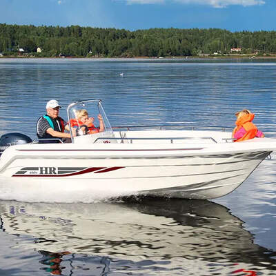HR 460 Fishing i profil på vattnet.