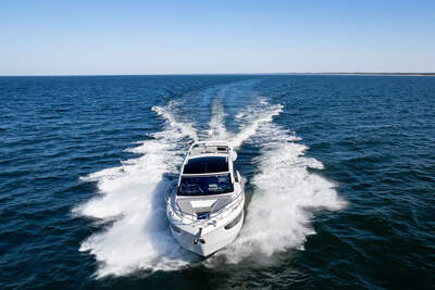Officiell produktbild av Galeon 510 SKY/510 SKYDECK, exteriör.