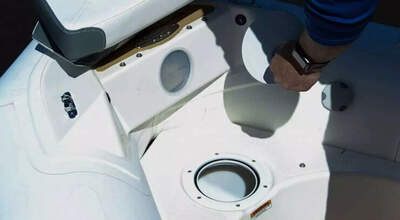 Zodiac Yachtline 440, ytterligare galleribild av exteriör och layout.