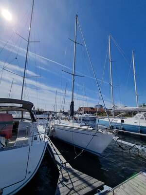Däck och överbyggnad på en Nautor Swan 371 i Kristiansand, Norge. Foto: EdoAug