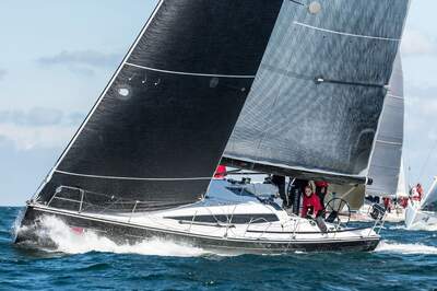 Dehler 42 – officiell produktbild från modellgalleriet.