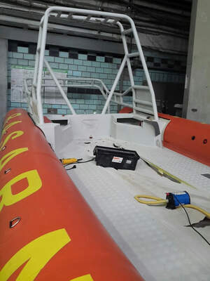 UMS RIB 900, vy över akterdäck och targabåge.