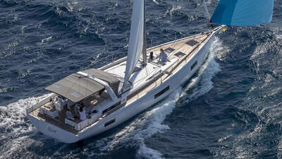 Oceanis Yacht 54 i exteriör miljöbild.