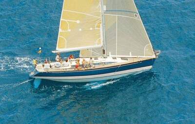 X-Yachts X-412 under segel, modell från Performance Cruiser-serien.