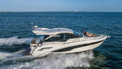 Galeon 425 HTS, officiell exteriörbild.