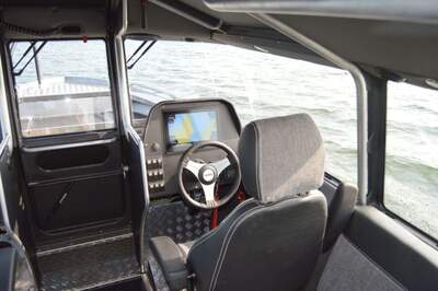 Förarplatsen i Arronet 20,5 Surprise.