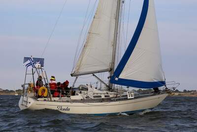 Jonmeri 33 (Jon 33) S/Y Venla under segel under starten av Helsinki–Tallinn Race 2016. Foto: Jukka