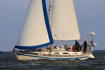 Sweden Yachts 340 under segel under Helsingfors–Tallinn-regattan 2016. Foto: Jukka / Jukk_a