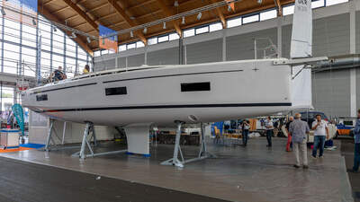 BAVARIA C42 på Interboot i Friedrichshafen 2020. Foto: Matti Blume