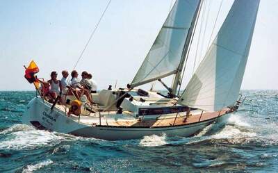 X-Yachts X-362 Classic under segel. Modellen introducerades 1993 och har mastheadrigg, fenköl med bulb och skrovslängd 10,70 meter.