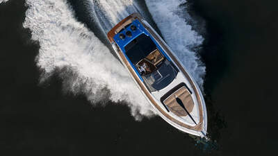 Galeon 485 HTS, officiell interiörbild av salongen.