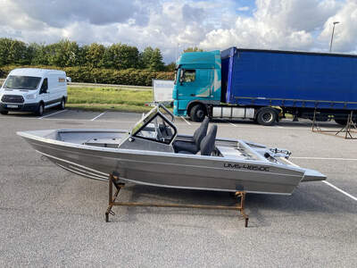UMS 485DC Fishing Edition med fokus på fiskearrangemang och fördäck.