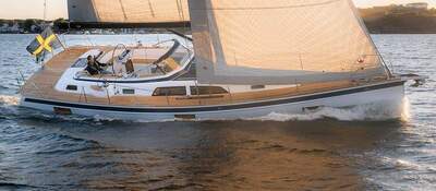Hallberg-Rassy 44 Mk II under segling.