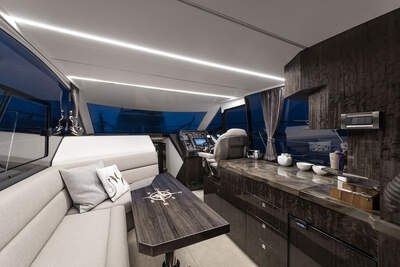 Galeon 360 FLY, salong.