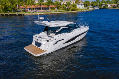Galeon 425 HTS, officiell bild tagen från luften.