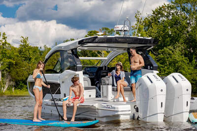 Galeon 375 GTO – officiell bild av förkabin eller salong.