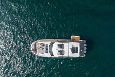 Översiktsbild av Jeanneau Merry Fisher 1295 Coupé från ovan.
