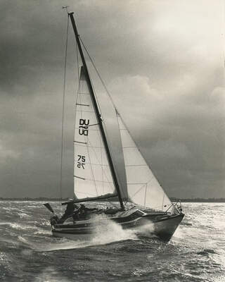 Dehler Duetta 86 under segel i hårt väder.
