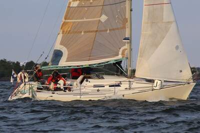 Finn Flyer 31, FIN-9004, under Helsinki–Tallinn Race 2016. Foto: Jukka