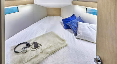 Förpikens dubbelkoj i Beneteau Oceanis 34.1.