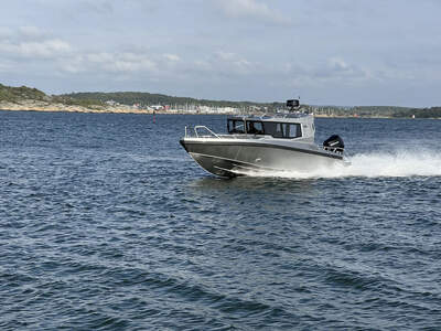 UMS 800HT/CAB under gång, babordssida.