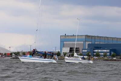 Inferno 31 S/Y Hakuna Matata, FIN-7799, tillsammans med en Finn Express 83 vid starten av Helsinki–Tallinn Race 2016. Foto: Jukka