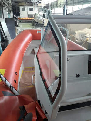 UMS RIB 900, akterparti och utrustningslayout.