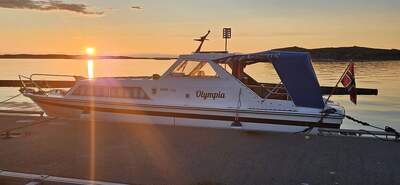 Solnedgang I Solfjellsjøen marina. Foto: Vinjar Engebretsen