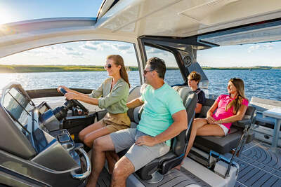 Galeon 375 GTO – officiell exteriörbild från annan vinkel.