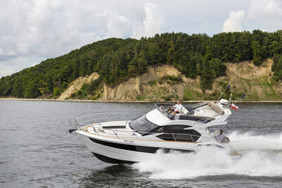 Galeon 360 FLY, däck och sittbrunn.