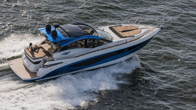 Galeon 485 HTS, officiell interiörbild av förarplatsen.