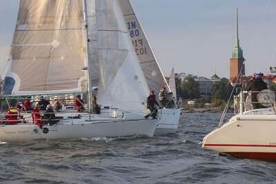 Finn Flyer 31, FIN-9004, vid starten av Helsinki–Tallinn Race 2016. Foto: Jukka