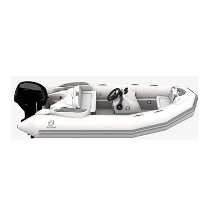 Zodiac Yachtline 360 i sidovy med utombordare och styrkonsol.