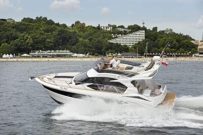 Galeon 360 FLY, ytterligare exteriörvy.
