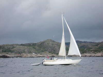 Gambling 34 från Sörlandet Sailing Yachts under fulla segel. Foto: Prillen